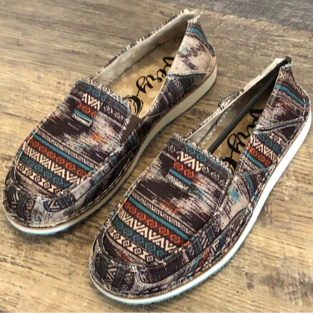 NEW VERY G mooma slip on shoes in brown with different colors new in box size 9